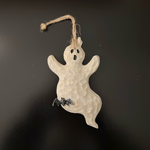 Ghost Wooden Ornament - Picture 1 of 6
